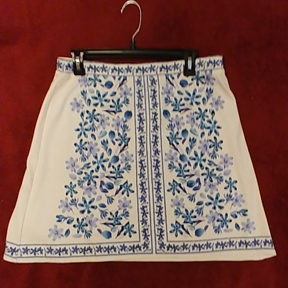 Cute mini skirt size L